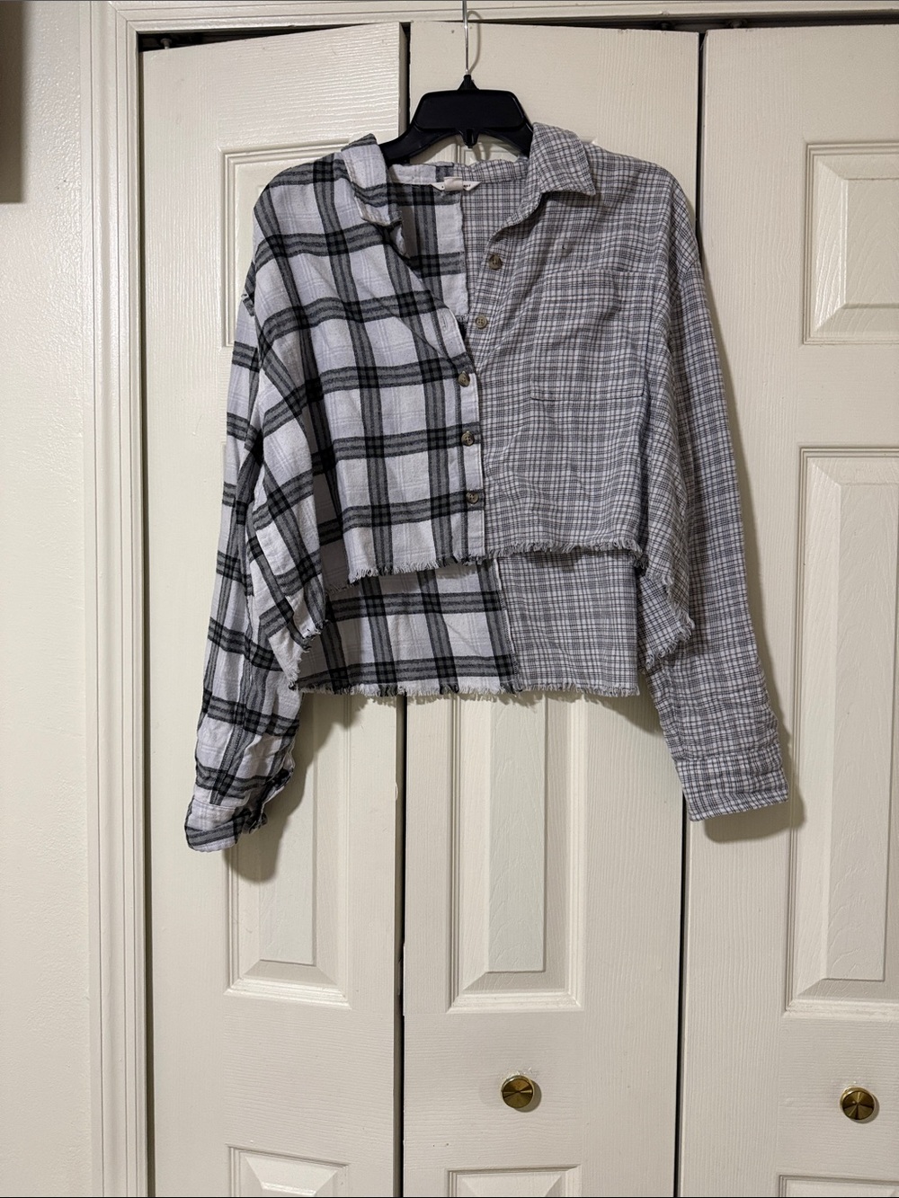 Aeropostale Black & White Mixed Plaid Cropped Button-Up